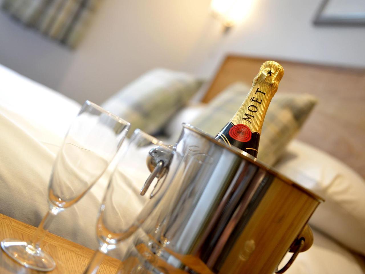 The Cayley Arms Inn 皮克林 外观 照片